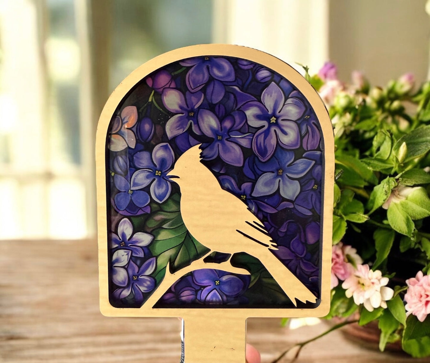 Cardinal Nightlight – Elegant Nature-Inspired Glow